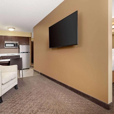 Microtel Inn And Suites By Wyndham Weyburn Exteriér fotografie