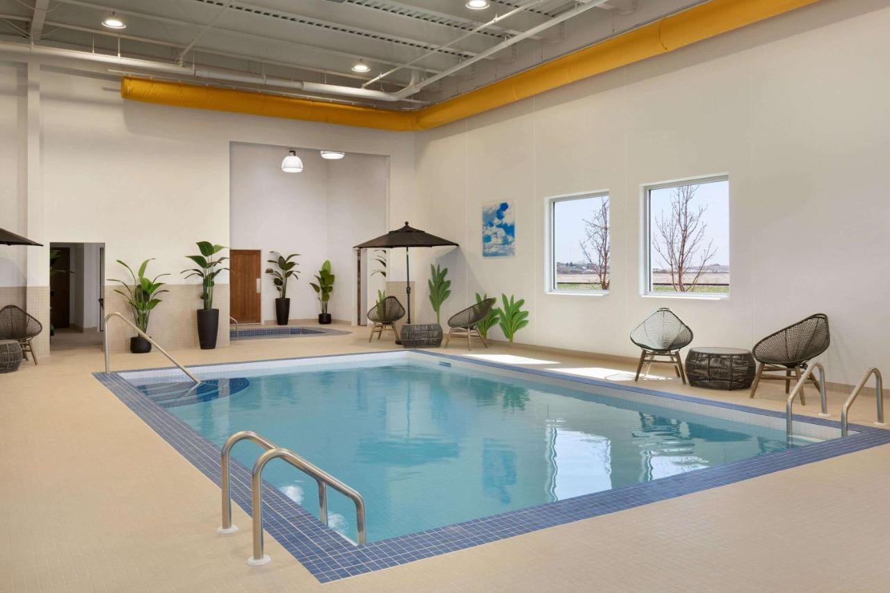Microtel Inn And Suites By Wyndham Weyburn Exteriér fotografie