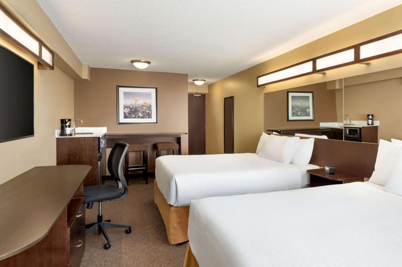 Microtel Inn And Suites By Wyndham Weyburn Exteriér fotografie