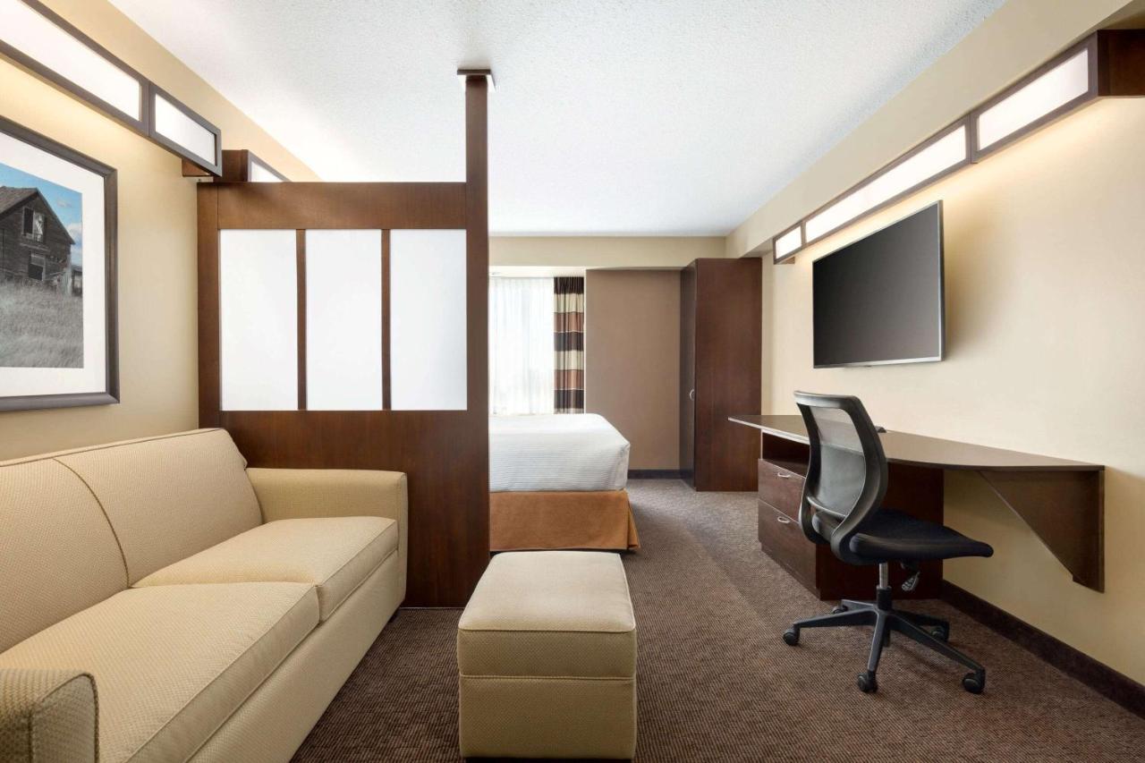 Microtel Inn And Suites By Wyndham Weyburn Exteriér fotografie