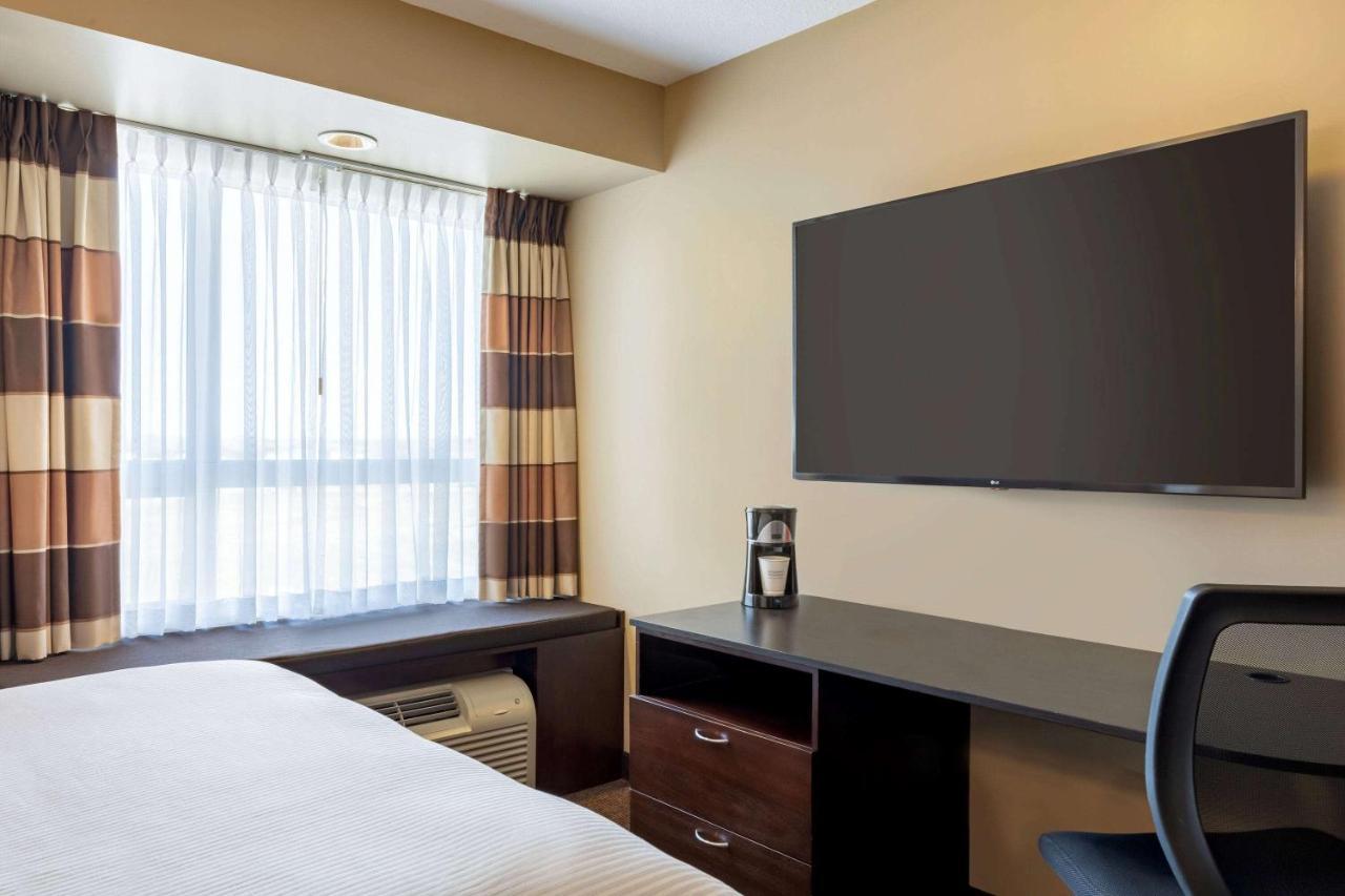 Microtel Inn And Suites By Wyndham Weyburn Exteriér fotografie
