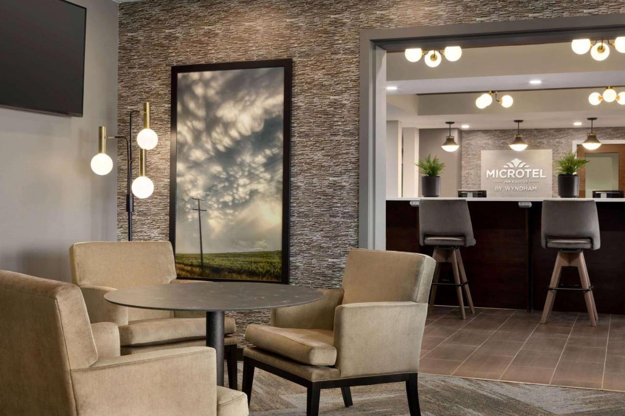 Microtel Inn And Suites By Wyndham Weyburn Exteriér fotografie