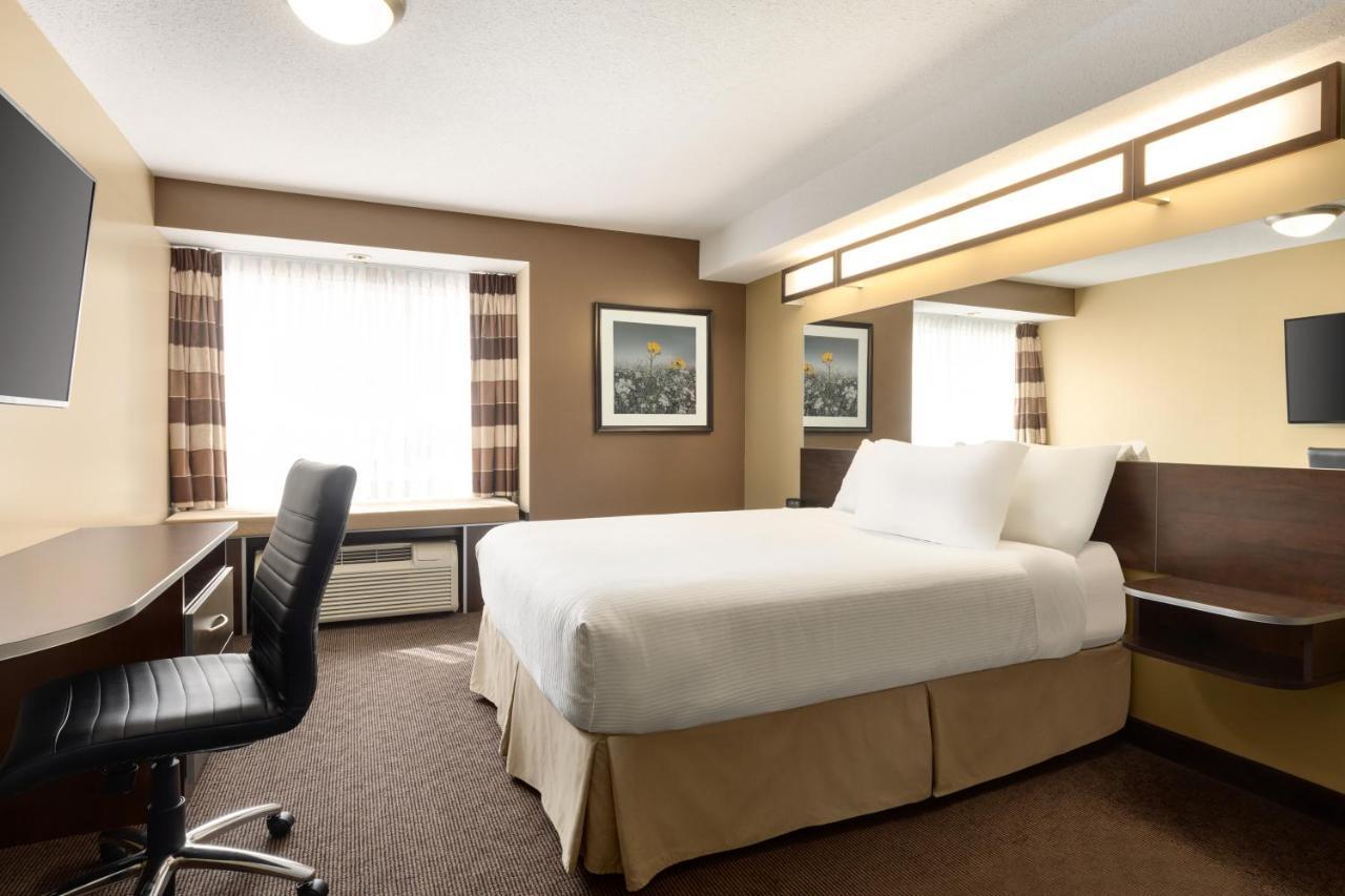 Microtel Inn And Suites By Wyndham Weyburn Exteriér fotografie