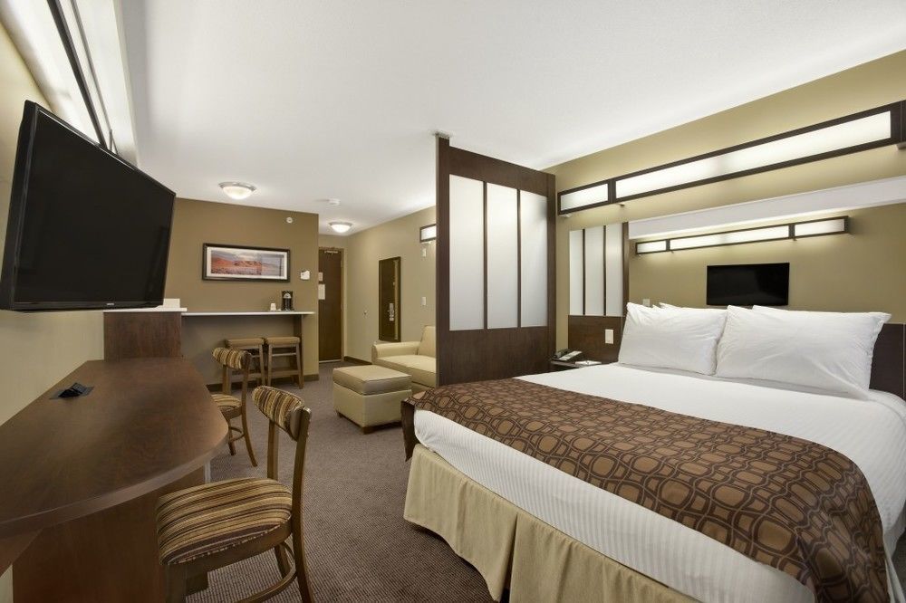 Microtel Inn And Suites By Wyndham Weyburn Exteriér fotografie