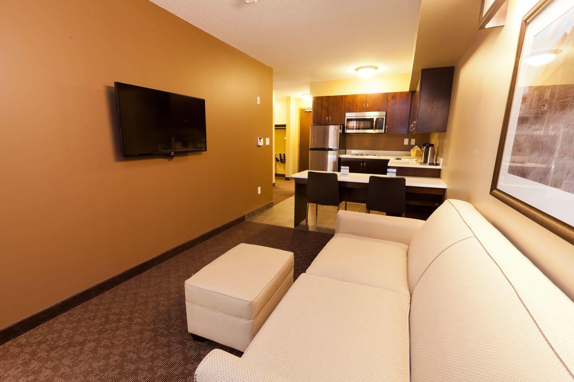 Microtel Inn And Suites By Wyndham Weyburn Exteriér fotografie