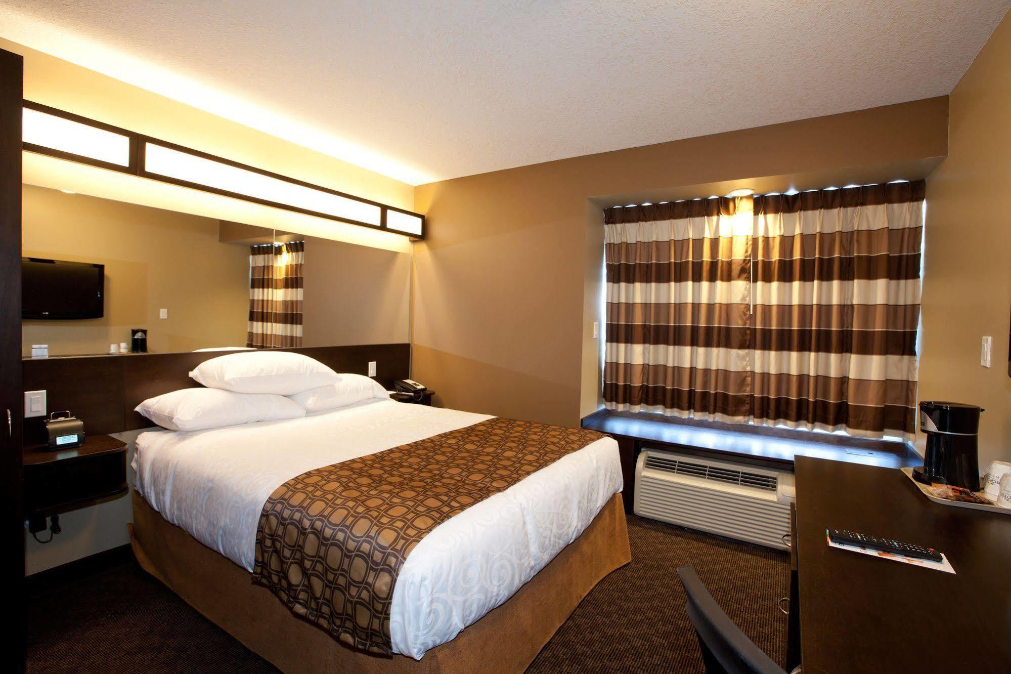 Microtel Inn And Suites By Wyndham Weyburn Exteriér fotografie
