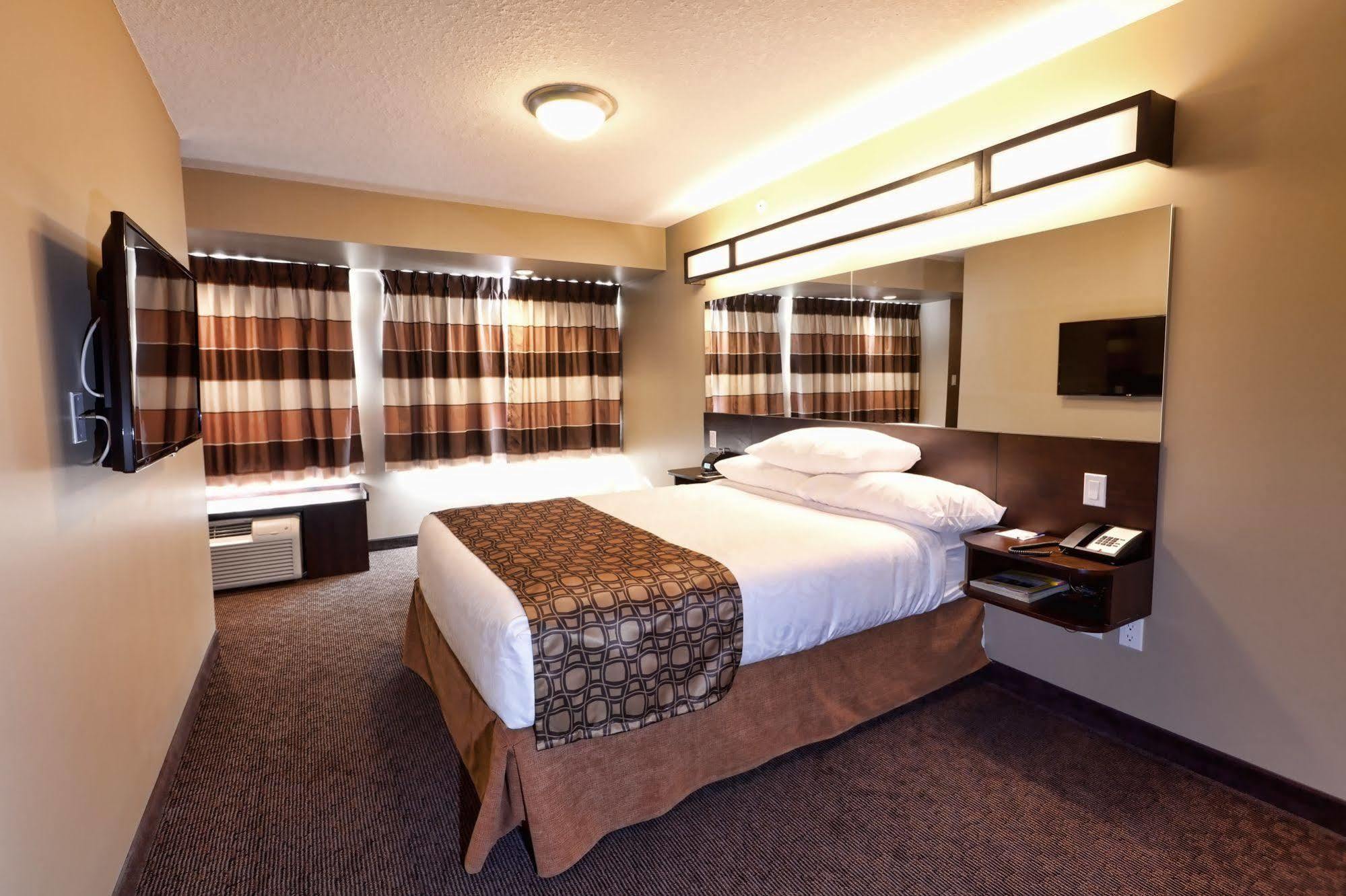 Microtel Inn And Suites By Wyndham Weyburn Exteriér fotografie
