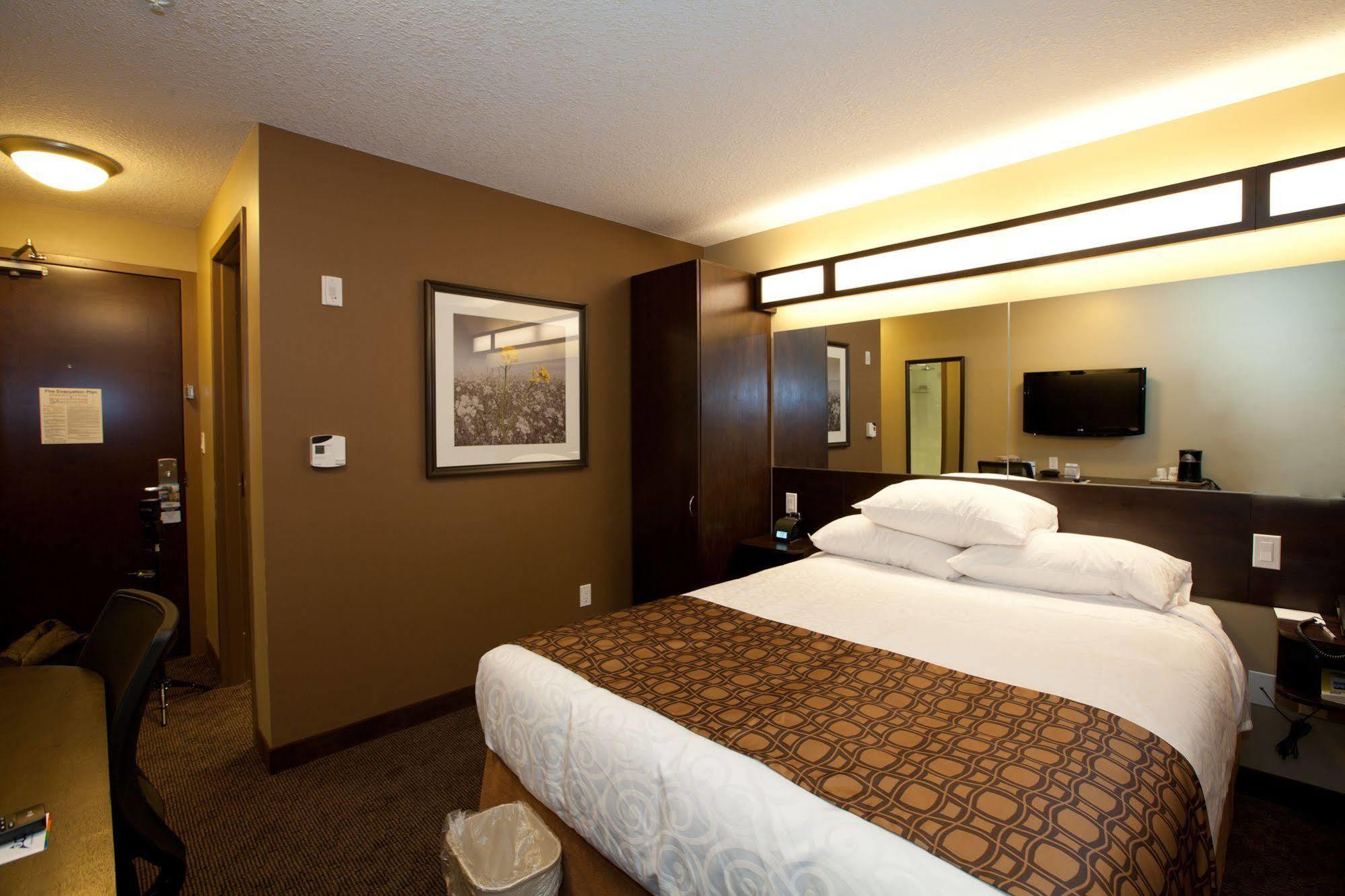 Microtel Inn And Suites By Wyndham Weyburn Exteriér fotografie