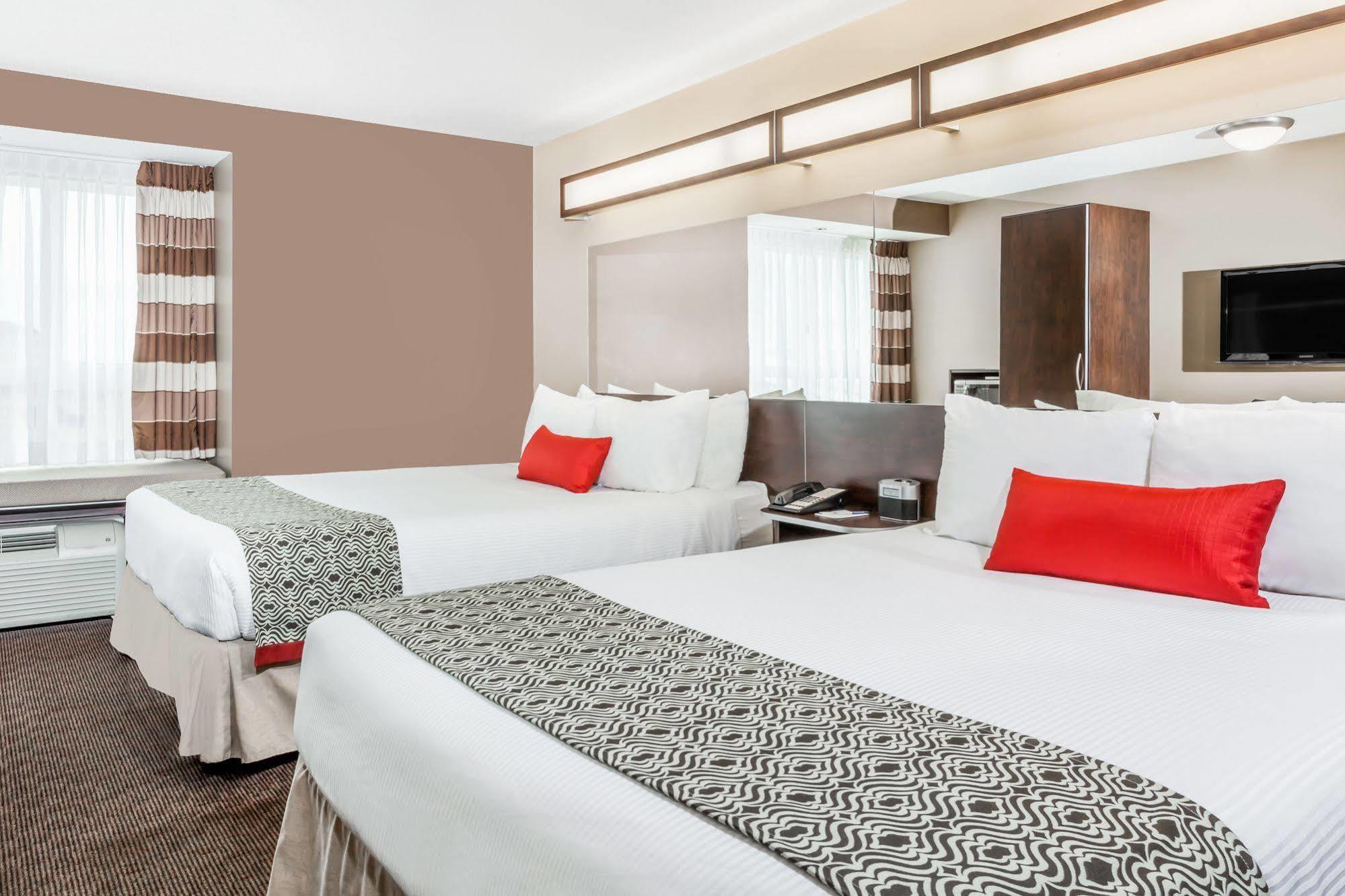 Microtel Inn And Suites By Wyndham Weyburn Exteriér fotografie